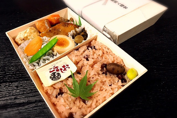 例）夕凪赤飯弁当　